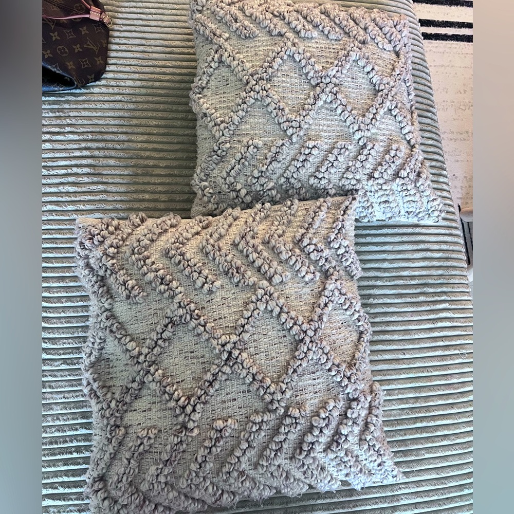 Set of decorative pillows